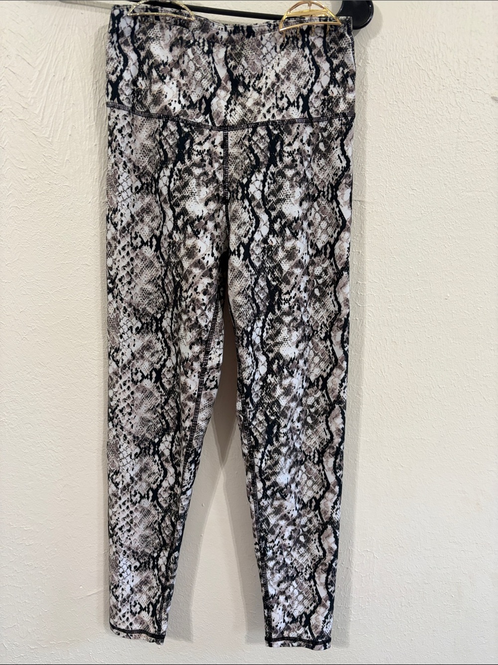 Snake-Print High-Rise Leggings in Black and Gray